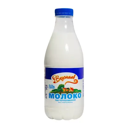 Молоко Вкусняев пастеризованное питьевое коровье 2.5% 930мл